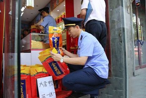 公安部门查获涉嫌商标侵权的全聚德烤鸭 公安部门查获涉嫌商标侵权的全聚德烤鸭